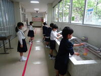 給食前にはきれいに手洗い