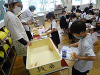 上手にお盆にのせてね